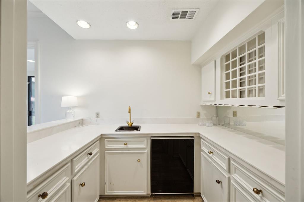 8800 Woodway Drive #15, Houston, Texas image 7