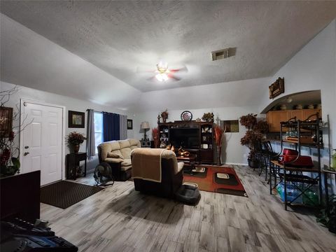 Single Family Residence in Houston TX 12822 Saibaba Drive 3.jpg