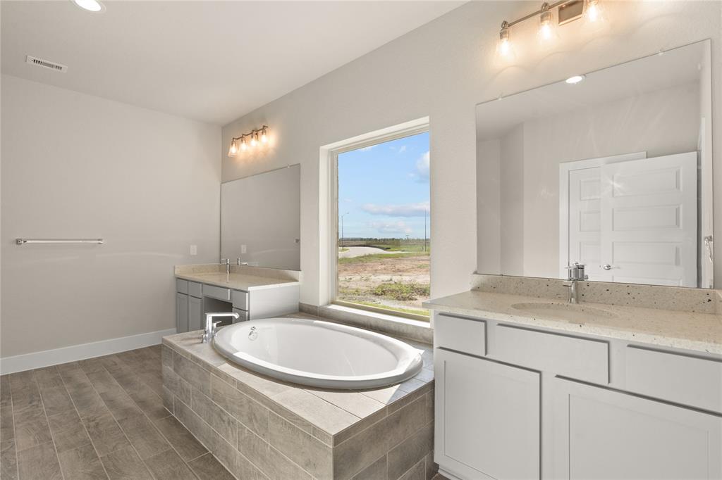 473 Piney Rocks Lane, Waller, Texas image 8