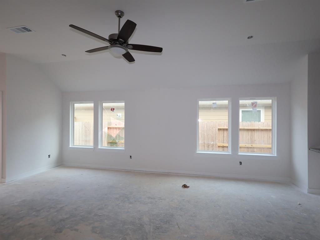 17174 Quaking Aspen Lane, New Caney, Texas image 3