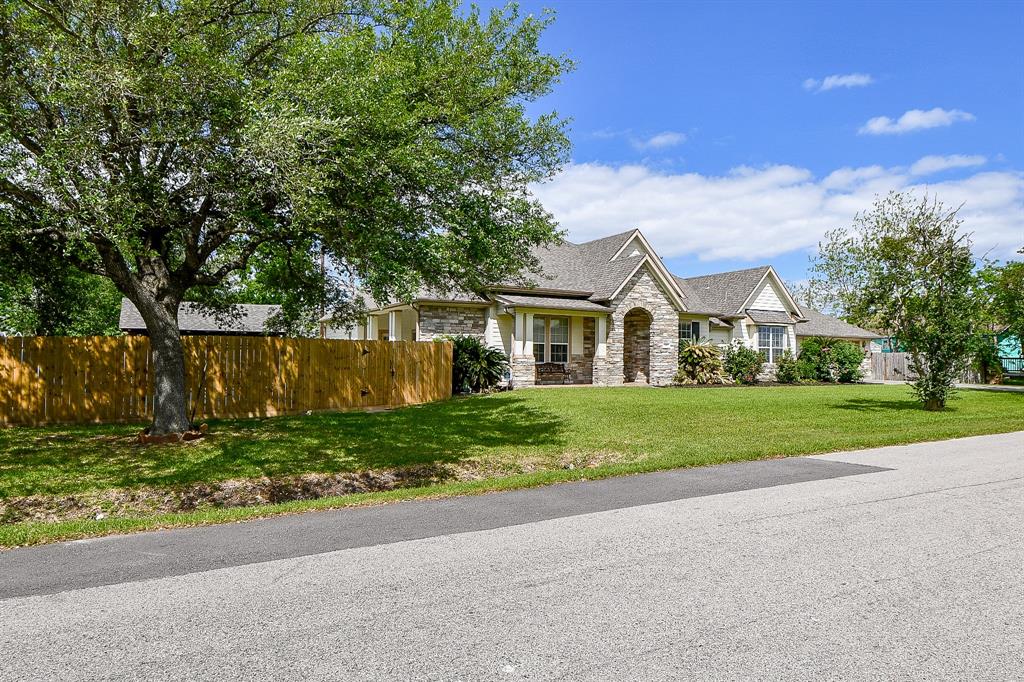 606 S 1st Street St, La Porte, Texas image 4