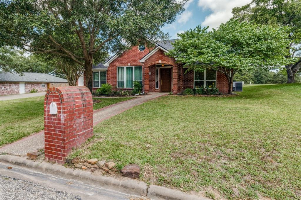 104 Douglas Drive, Bellville, Texas image 2