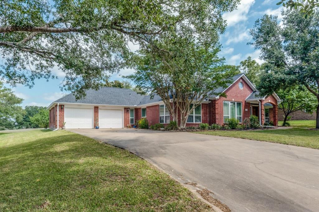 104 Douglas Drive, Bellville, Texas image 3