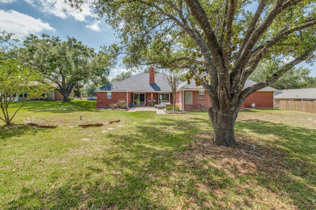 104 Douglas Drive, Bellville, Texas image 7