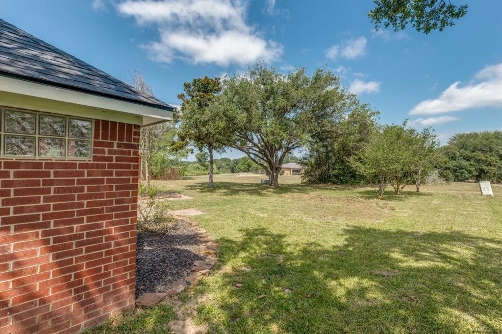 104 Douglas Drive, Bellville, Texas image 6