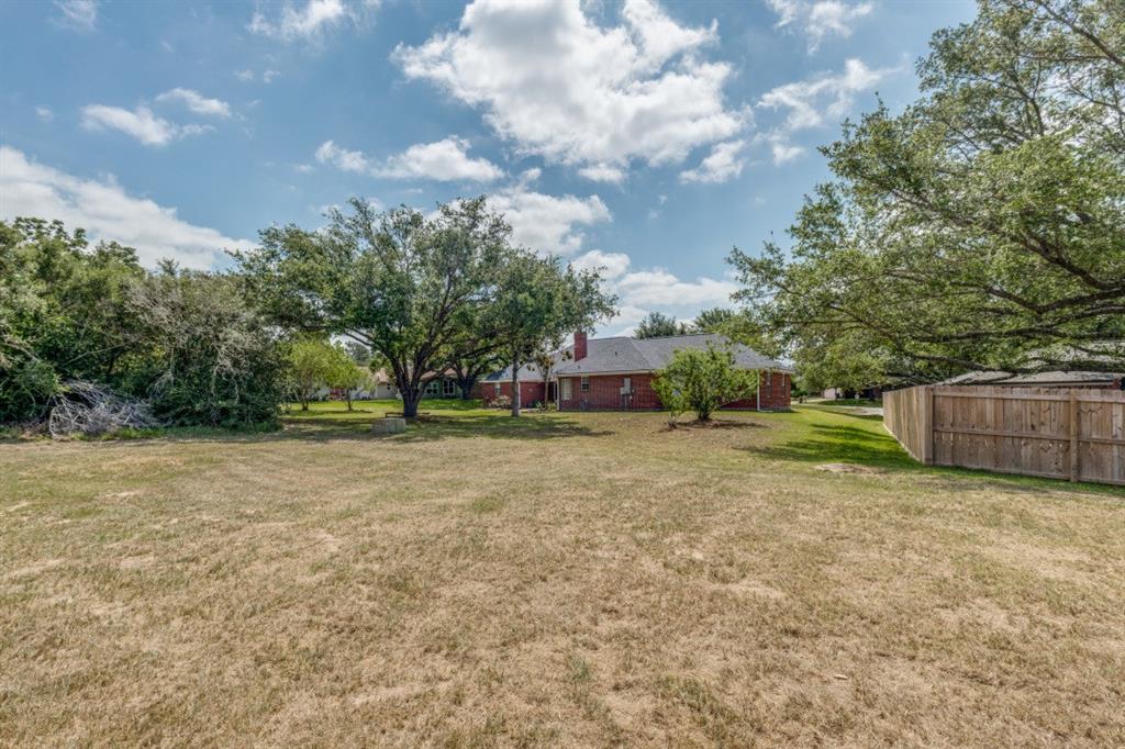 104 Douglas Drive, Bellville, Texas image 8