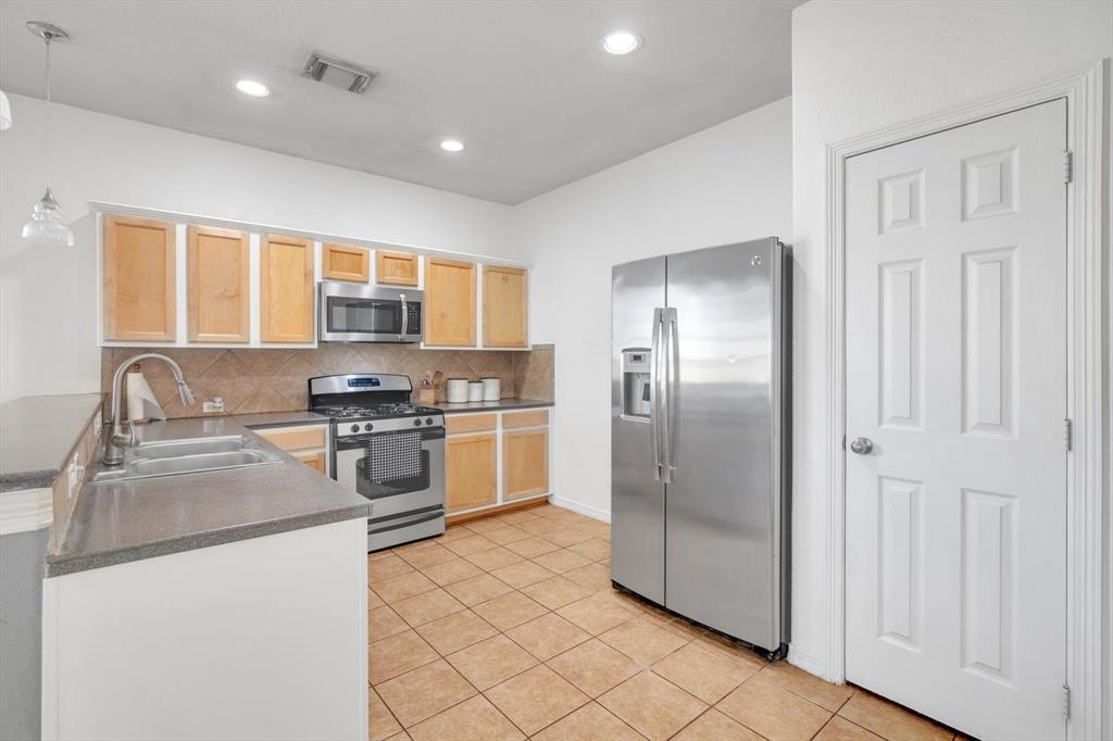 4710 Brazos Point Lane, Fresno, Texas image 14