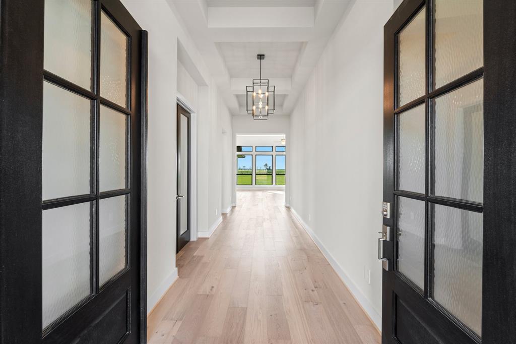 2013 Whispering Oaks Lane, Waller, Texas image 3