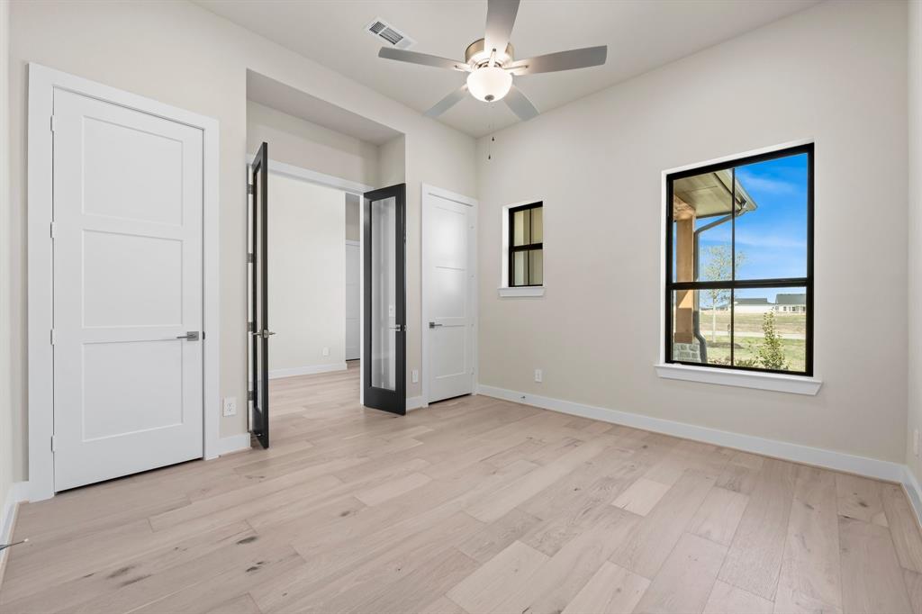 2013 Whispering Oaks Lane, Waller, Texas image 6