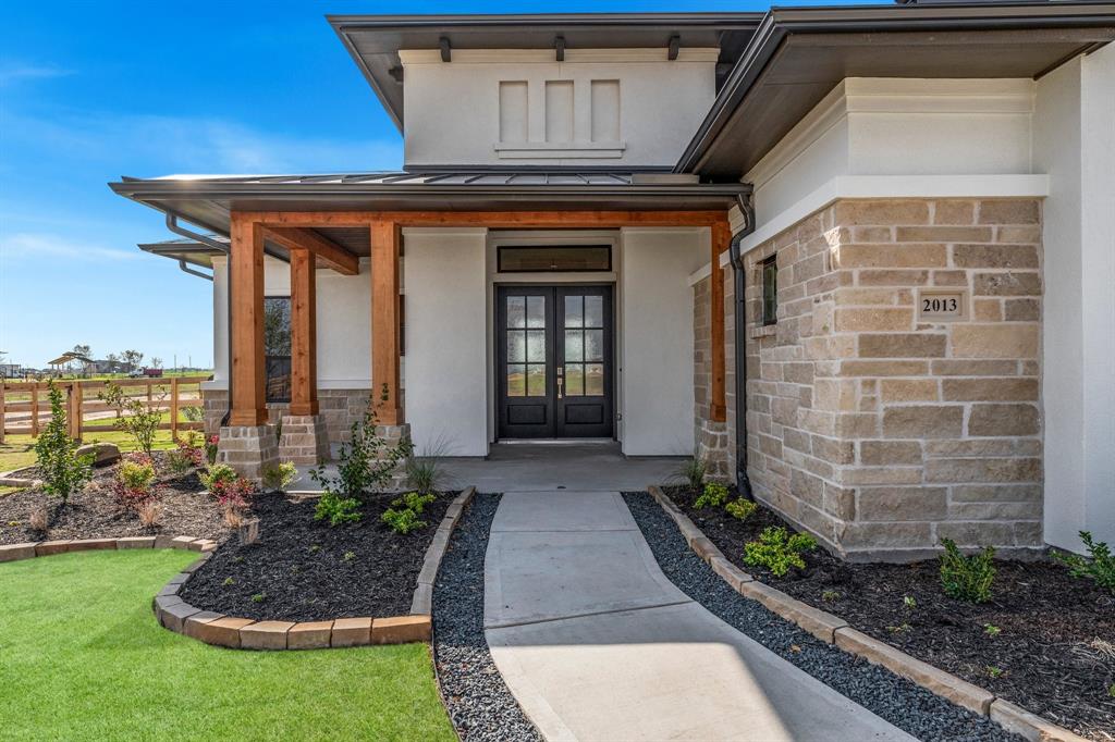 2013 Whispering Oaks Lane, Waller, Texas image 2