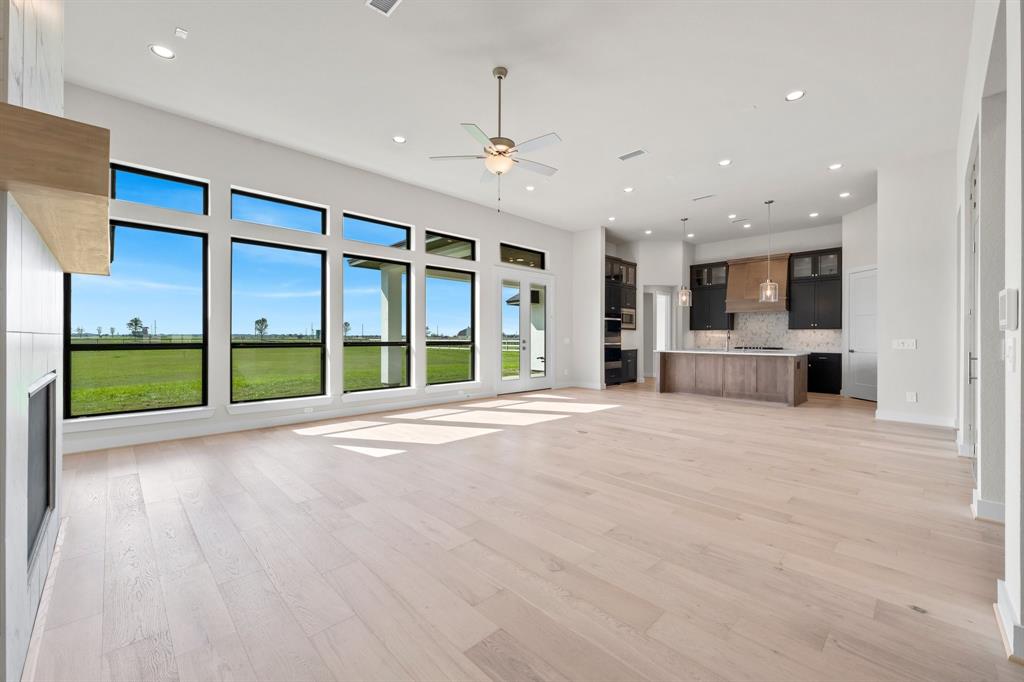 2013 Whispering Oaks Lane, Waller, Texas image 9