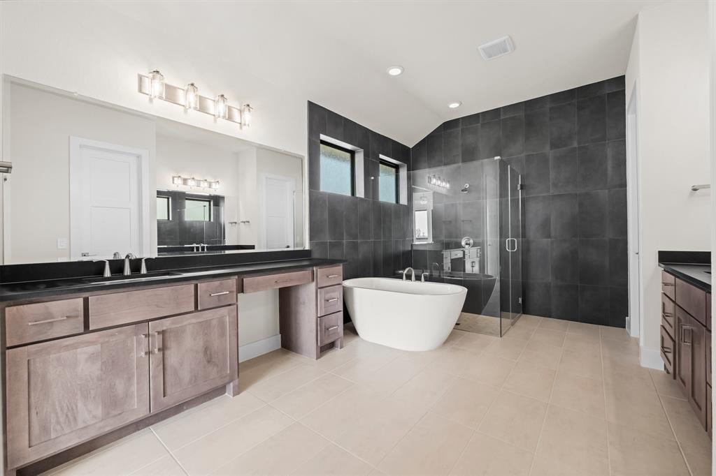 2013 Whispering Oaks Lane, Waller, Texas image 15