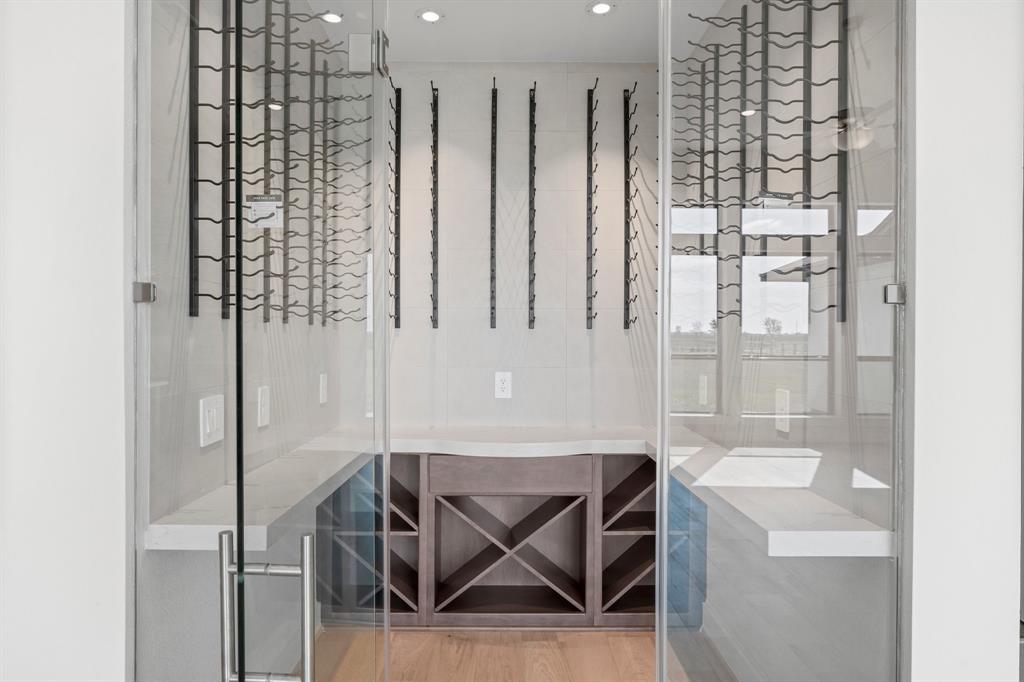 2013 Whispering Oaks Lane, Waller, Texas image 4