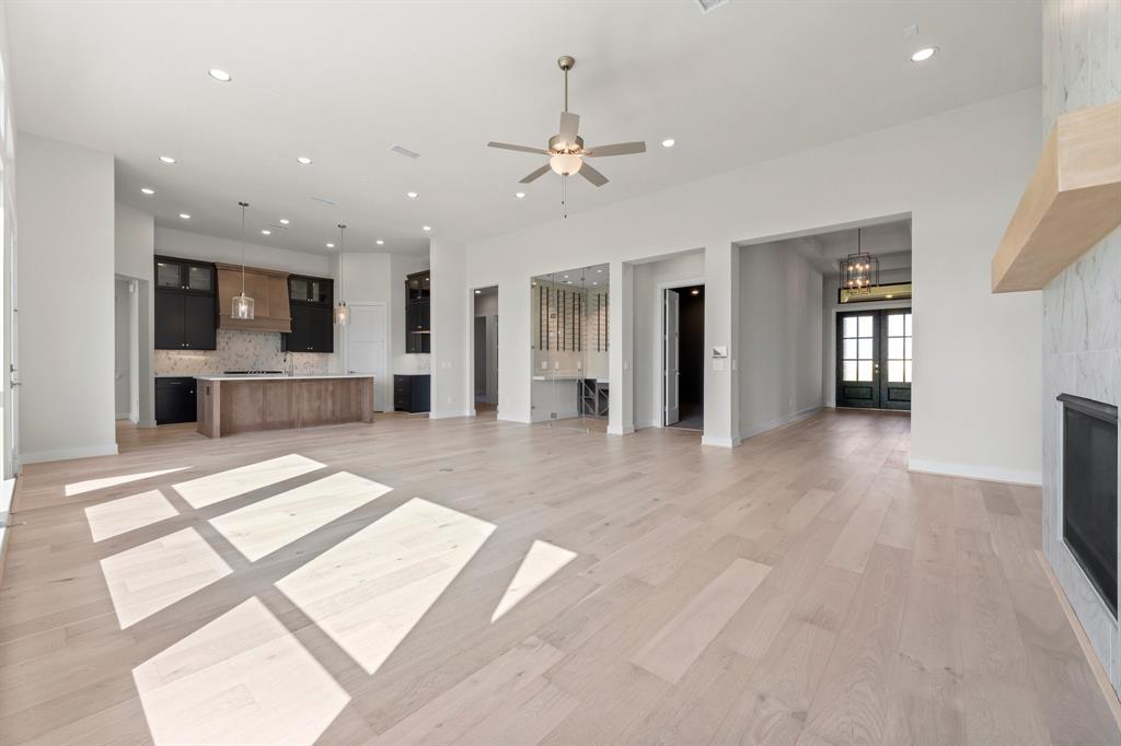 2013 Whispering Oaks Lane, Waller, Texas image 8