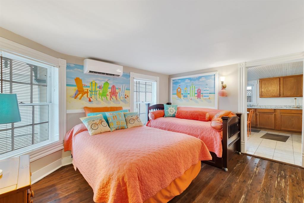 1724 S Ball Street, Galveston, Texas image 16