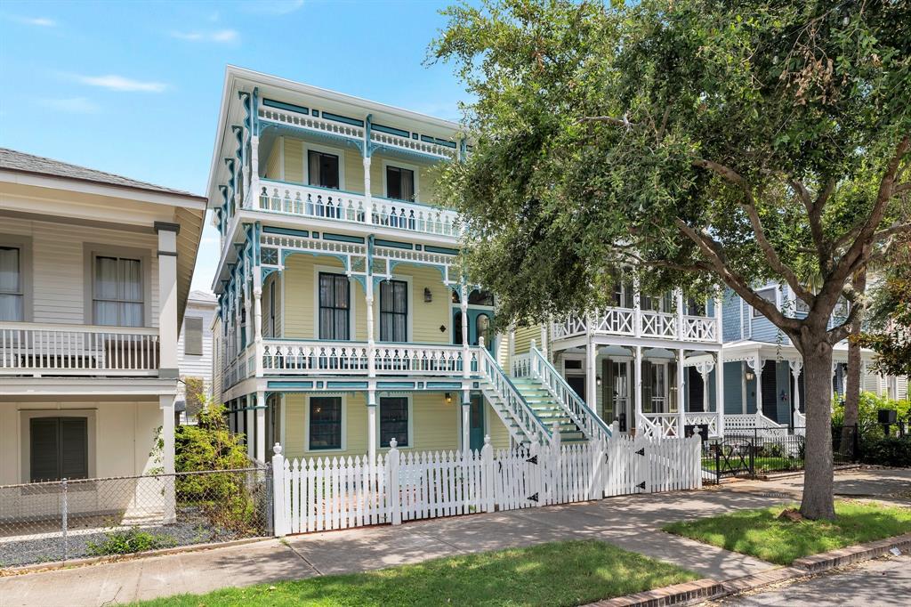 1724 S Ball Street, Galveston, Texas image 1