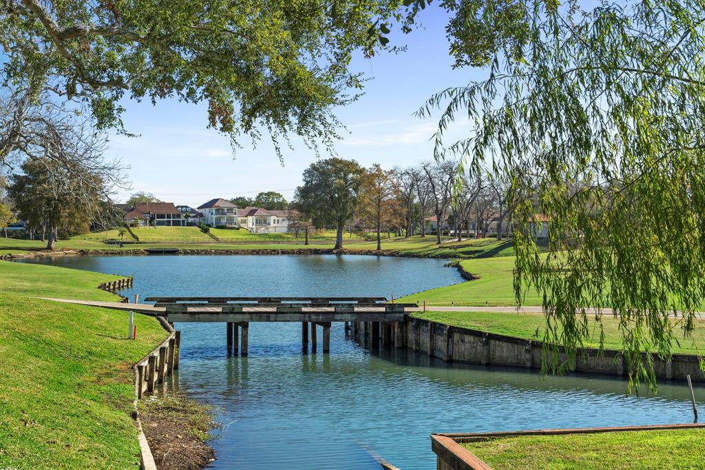 2118 Country Club Boulevard, Sugar Land, Texas image 3