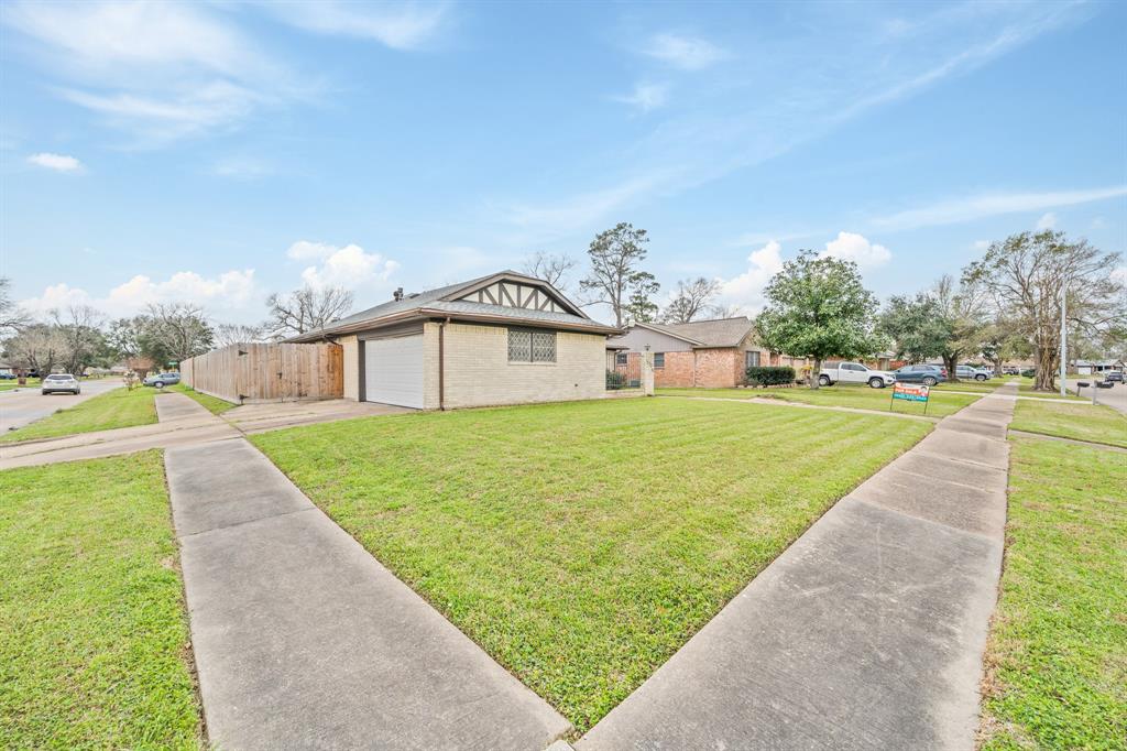 13730 Oleoke Lane, Houston, Texas image 2