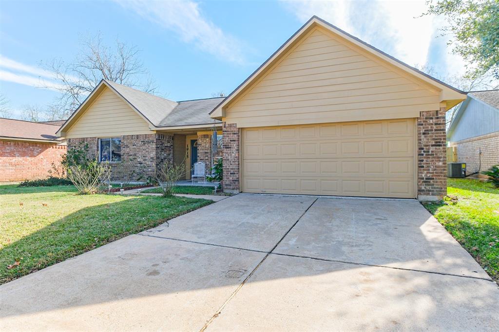 1915 Landmark Drive, Richmond, Texas image 2