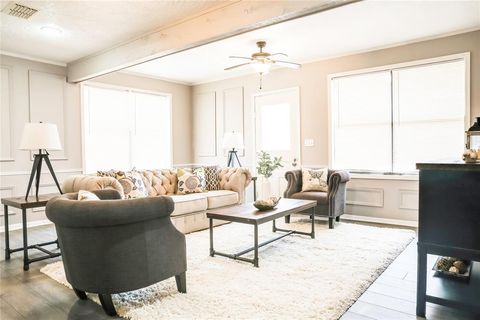 A home in Hallettsville