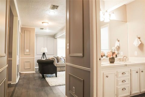 A home in Hallettsville