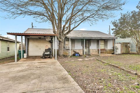 410 E Powell Street Willis TX 77378