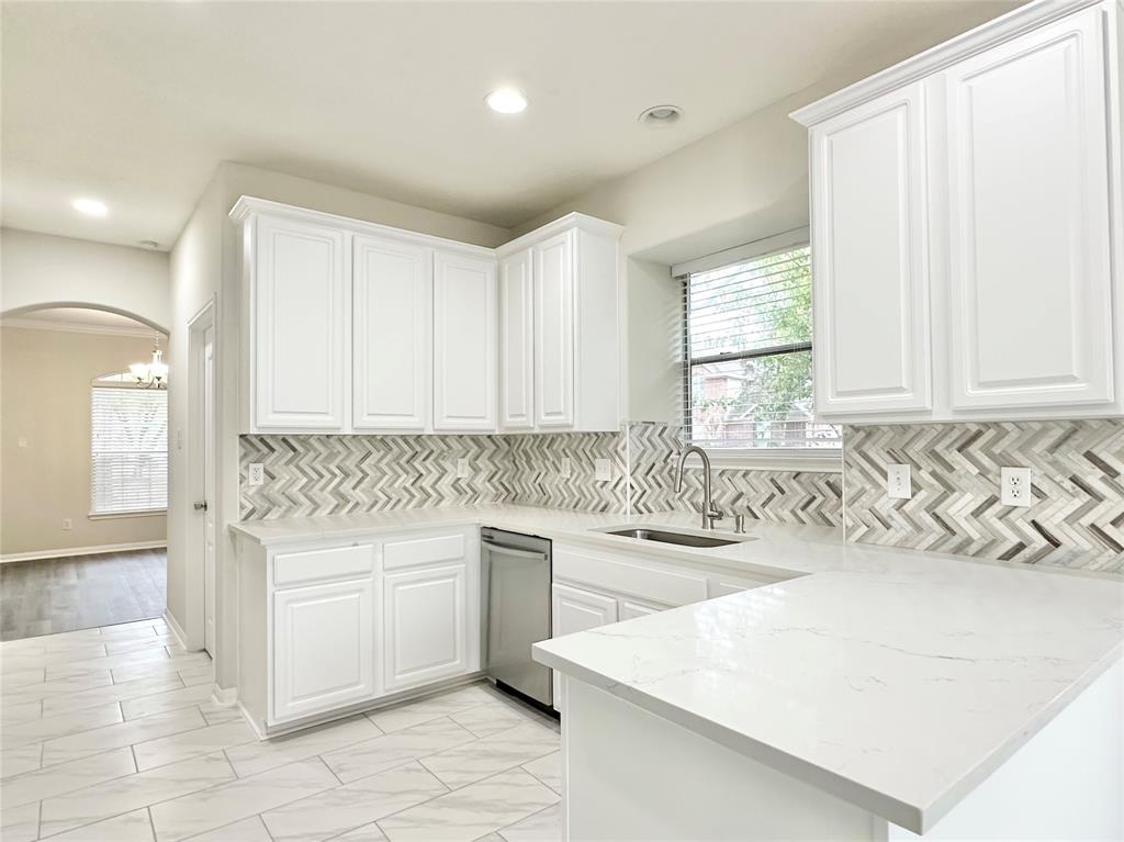 119 Mariner Cove Court, League City, Texas image 9