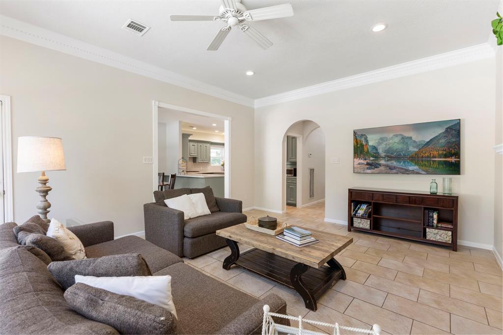 15 Grey Finch Court, The Woodlands, Texas image 11