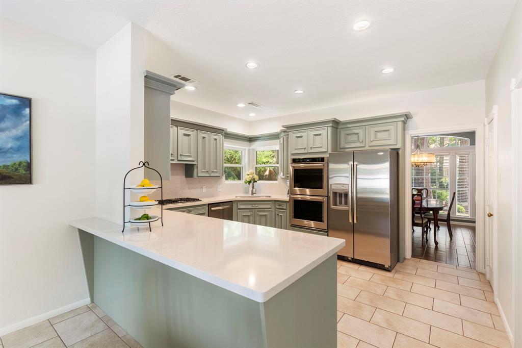15 Grey Finch Court, The Woodlands, Texas image 13
