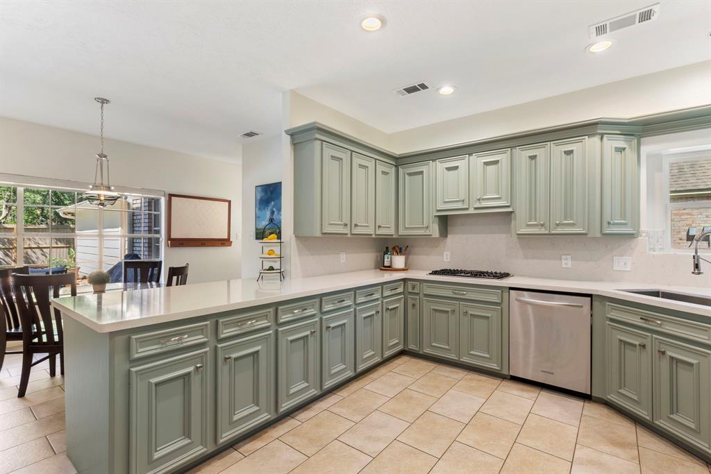 15 Grey Finch Court, The Woodlands, Texas image 14
