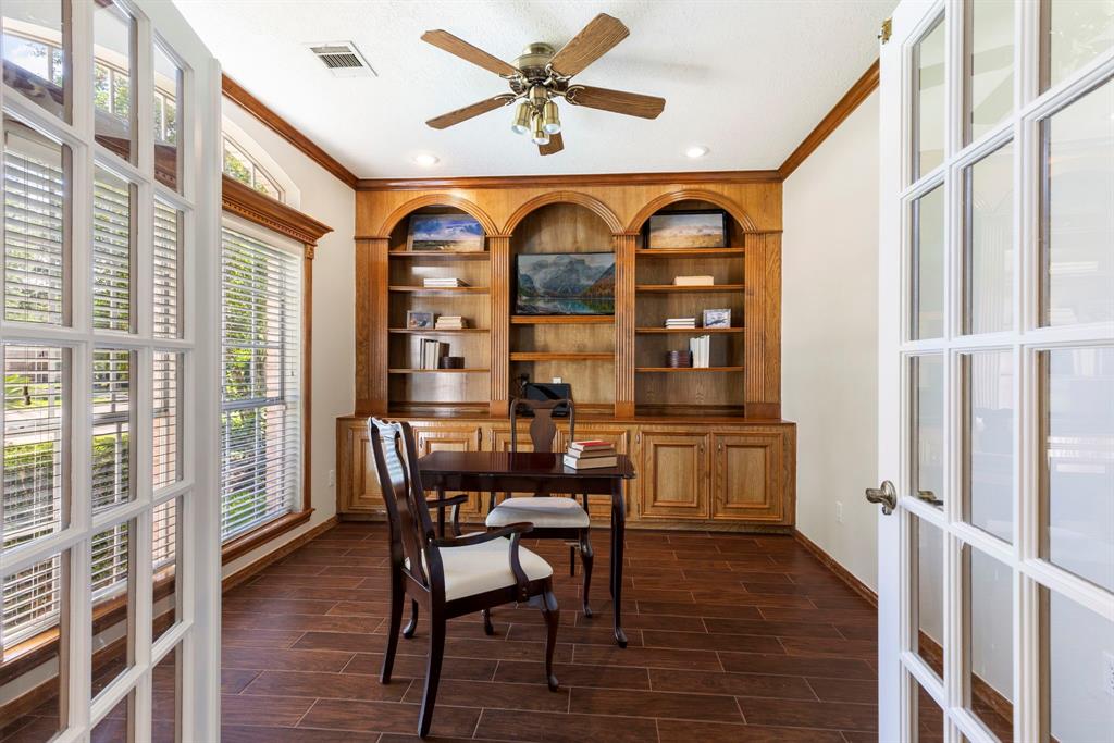 15 Grey Finch Court, The Woodlands, Texas image 8