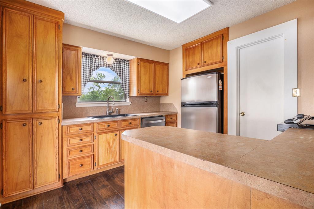 6302 Amie Lane, Pearland, Texas image 19