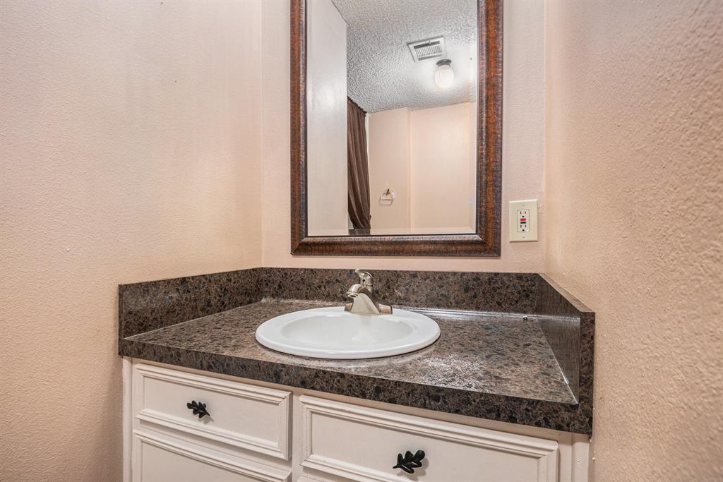 6302 Amie Lane, Pearland, Texas image 35
