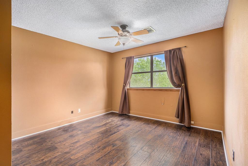 6302 Amie Lane, Pearland, Texas image 24