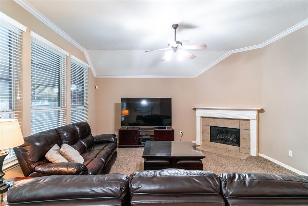 2304 Cape Landing Drive, Pearland, Texas image 9