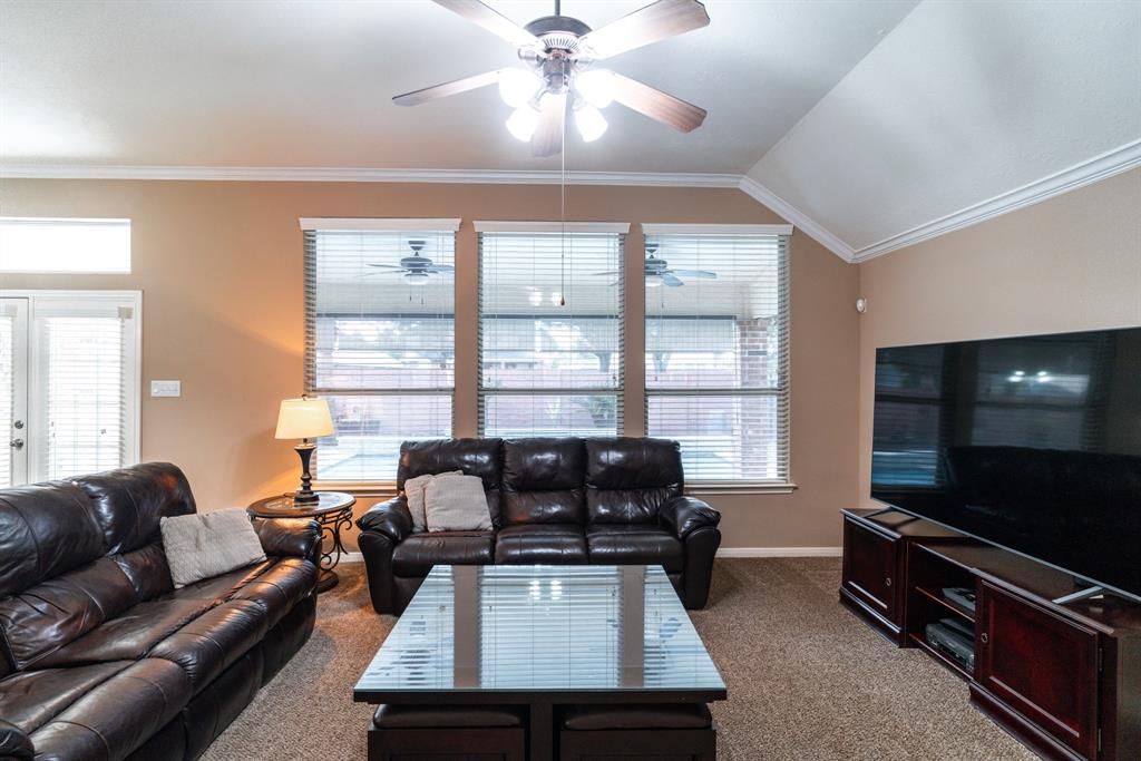 2304 Cape Landing Drive, Pearland, Texas image 8