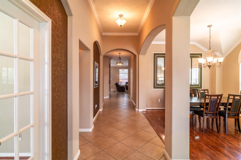 2304 Cape Landing Drive, Pearland, Texas image 4