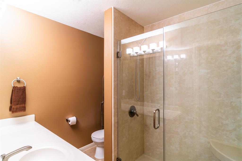 2304 Cape Landing Drive, Pearland, Texas image 21