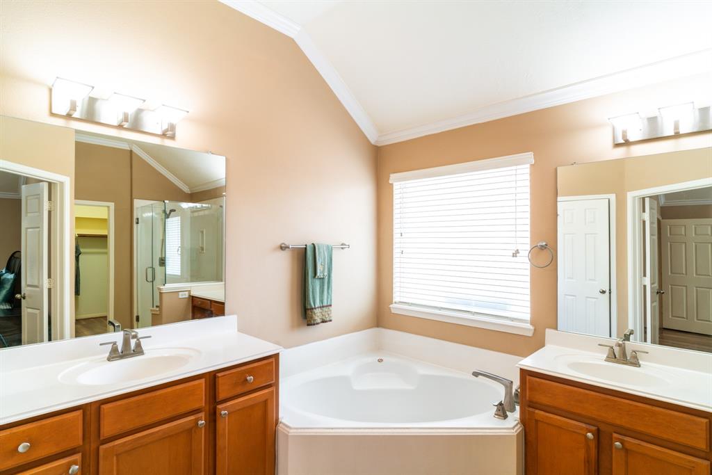 2304 Cape Landing Drive, Pearland, Texas image 16