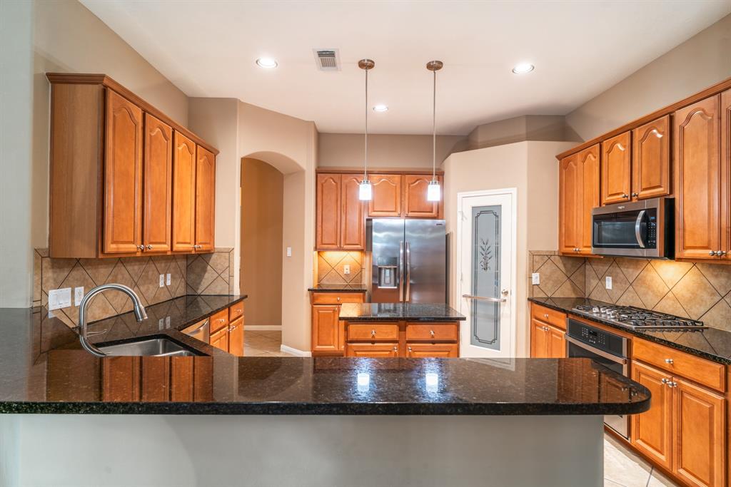 2304 Cape Landing Drive, Pearland, Texas image 6