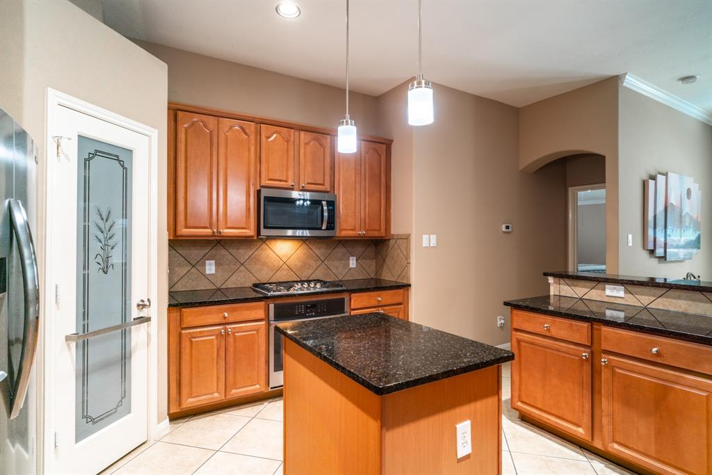 2304 Cape Landing Drive, Pearland, Texas image 7