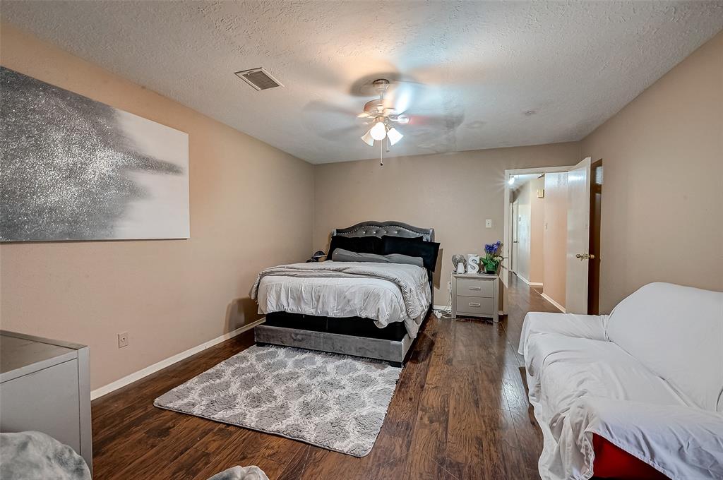 1122 Woodbridge Avenue, Pearland, Texas image 35