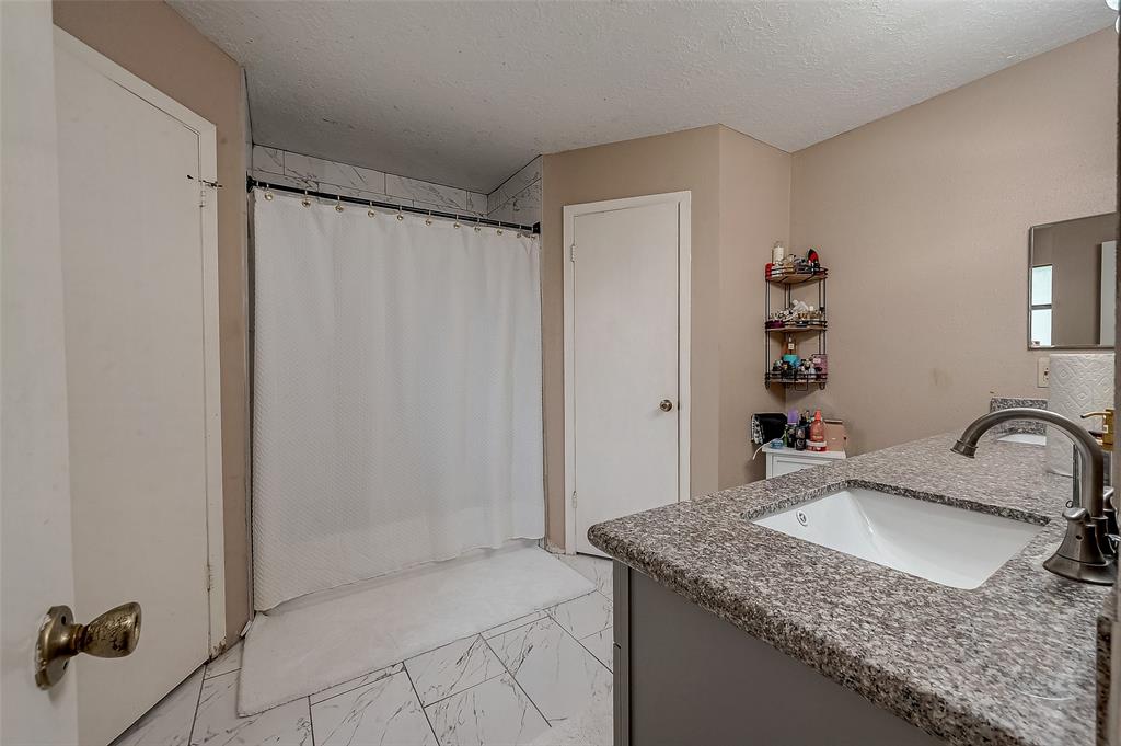 1122 Woodbridge Avenue, Pearland, Texas image 31