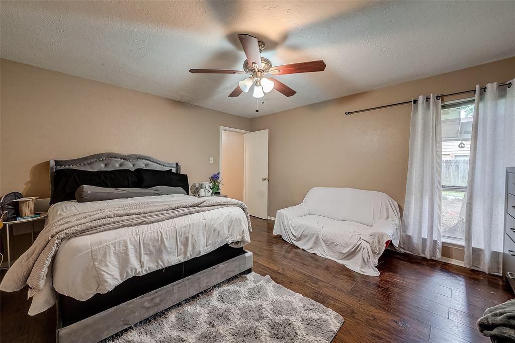 1122 Woodbridge Avenue, Pearland, Texas image 36