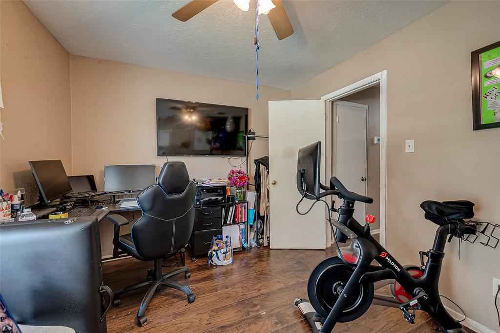 1122 Woodbridge Avenue, Pearland, Texas image 40