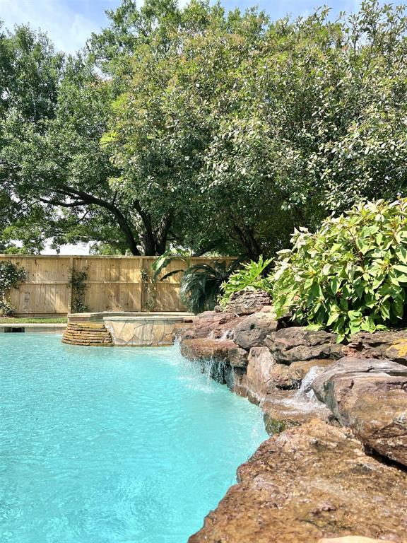 2910 Lara Brook Court, Katy, Texas image 8