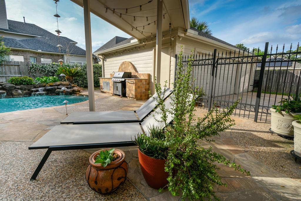 2910 Lara Brook Court, Katy, Texas image 10