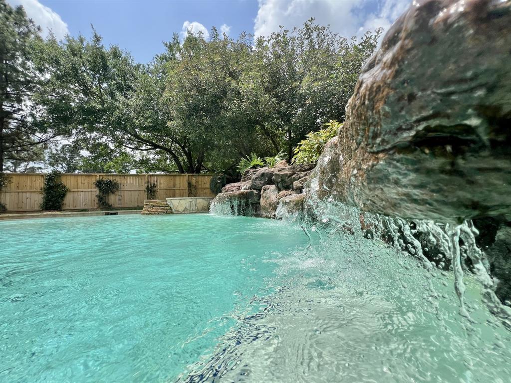 2910 Lara Brook Court, Katy, Texas image 6