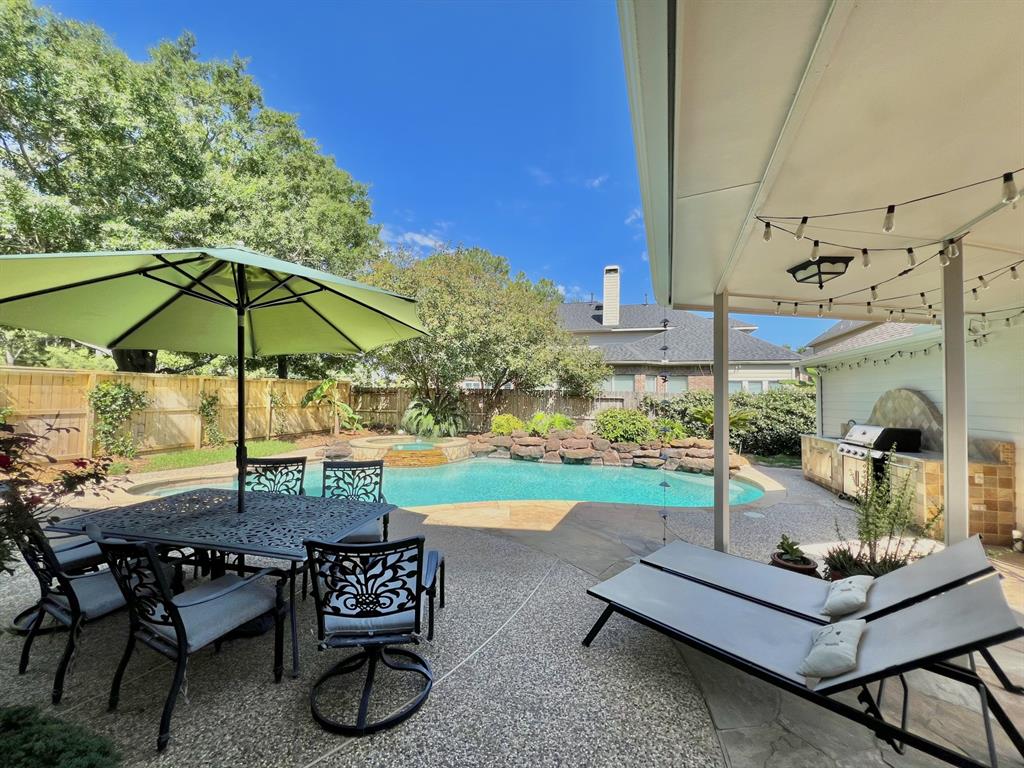 2910 Lara Brook Court, Katy, Texas image 9