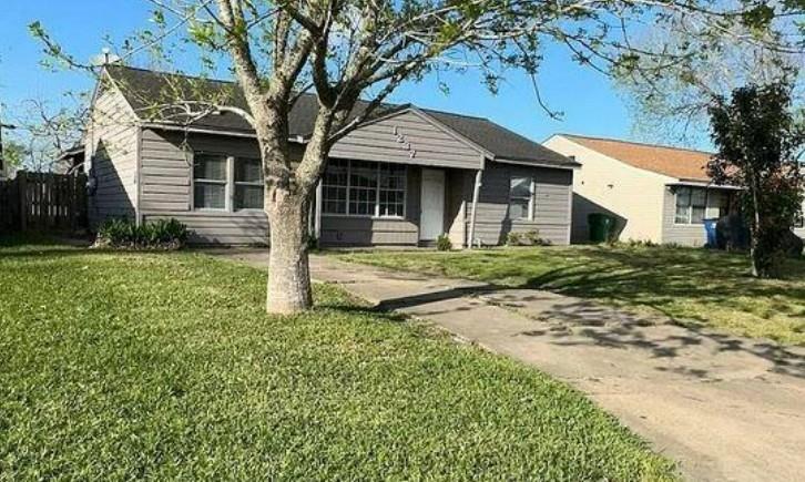 1237 San Felipe Rd, Angleton, Texas image 1